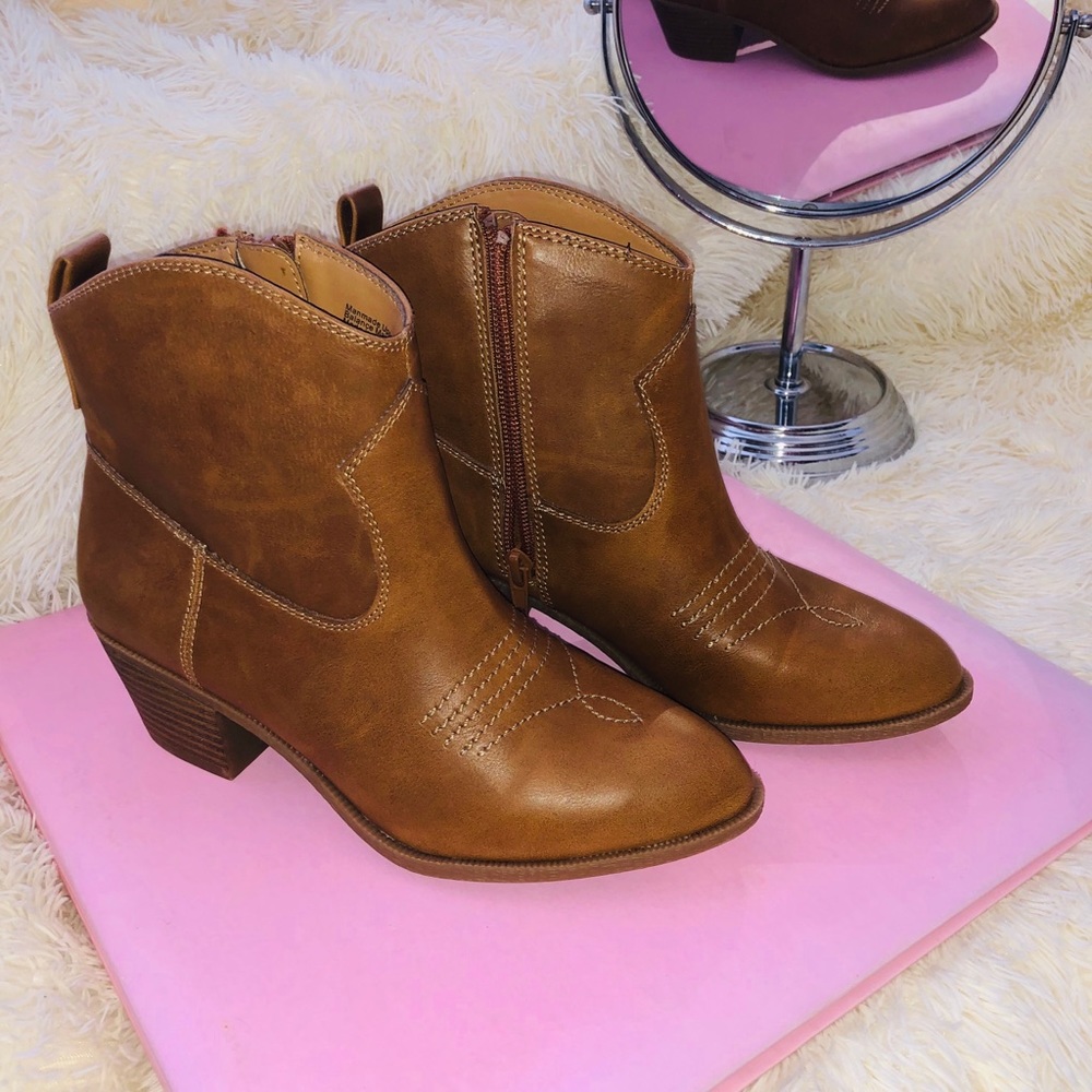 Style and Co Mandy cowboy boots